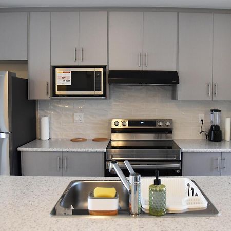 Have Whole House To Yourself Thorold Екстер'єр фото