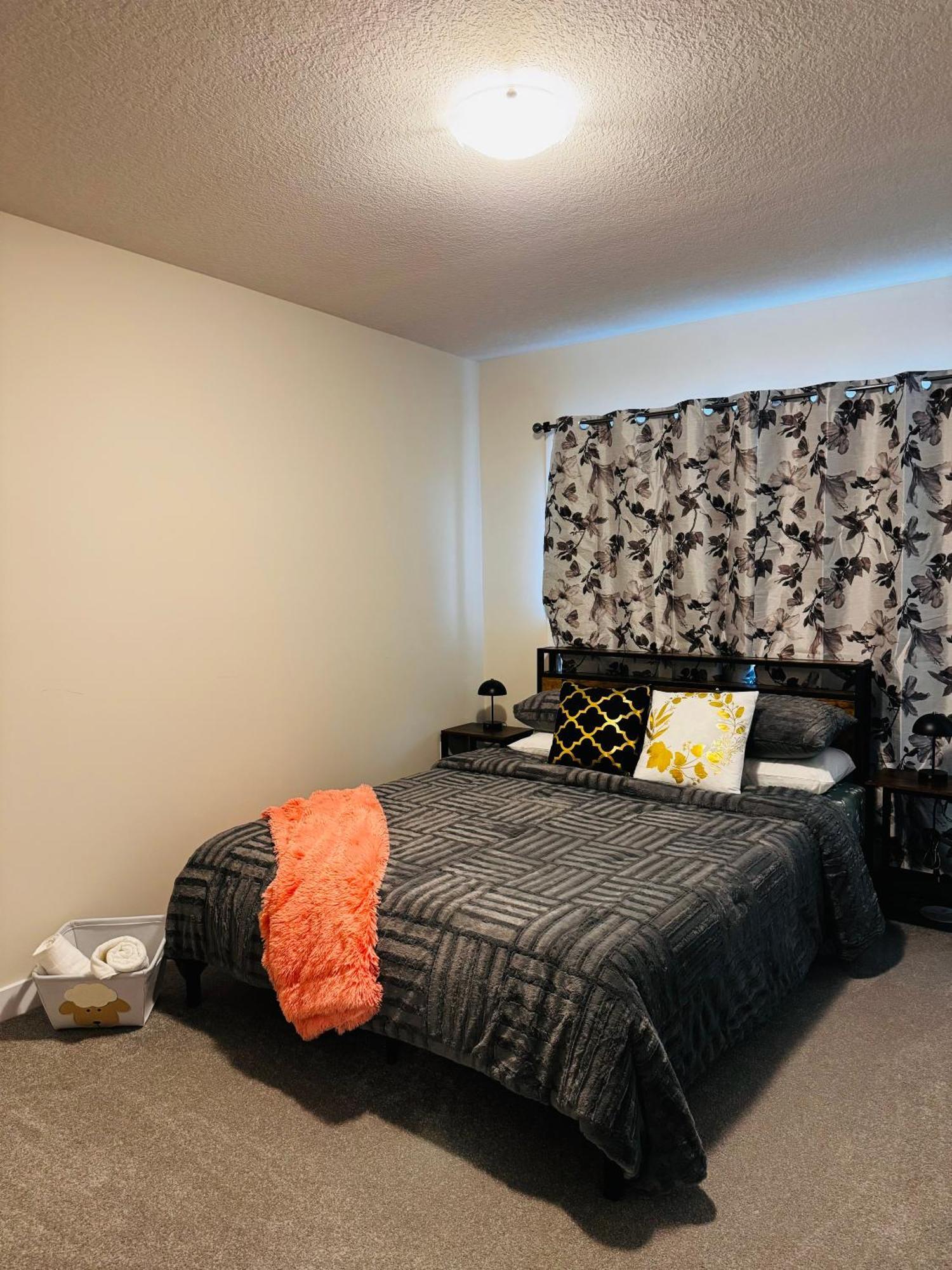 Have Whole House To Yourself Thorold Екстер'єр фото